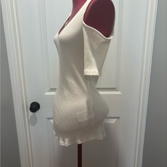 H&M white Cold-Shoulder Ribbed Top size medium - Picture 3 of 7